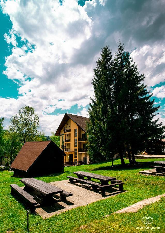 Pensiunea Vanatorul Vatra Dornei Buitenkant foto