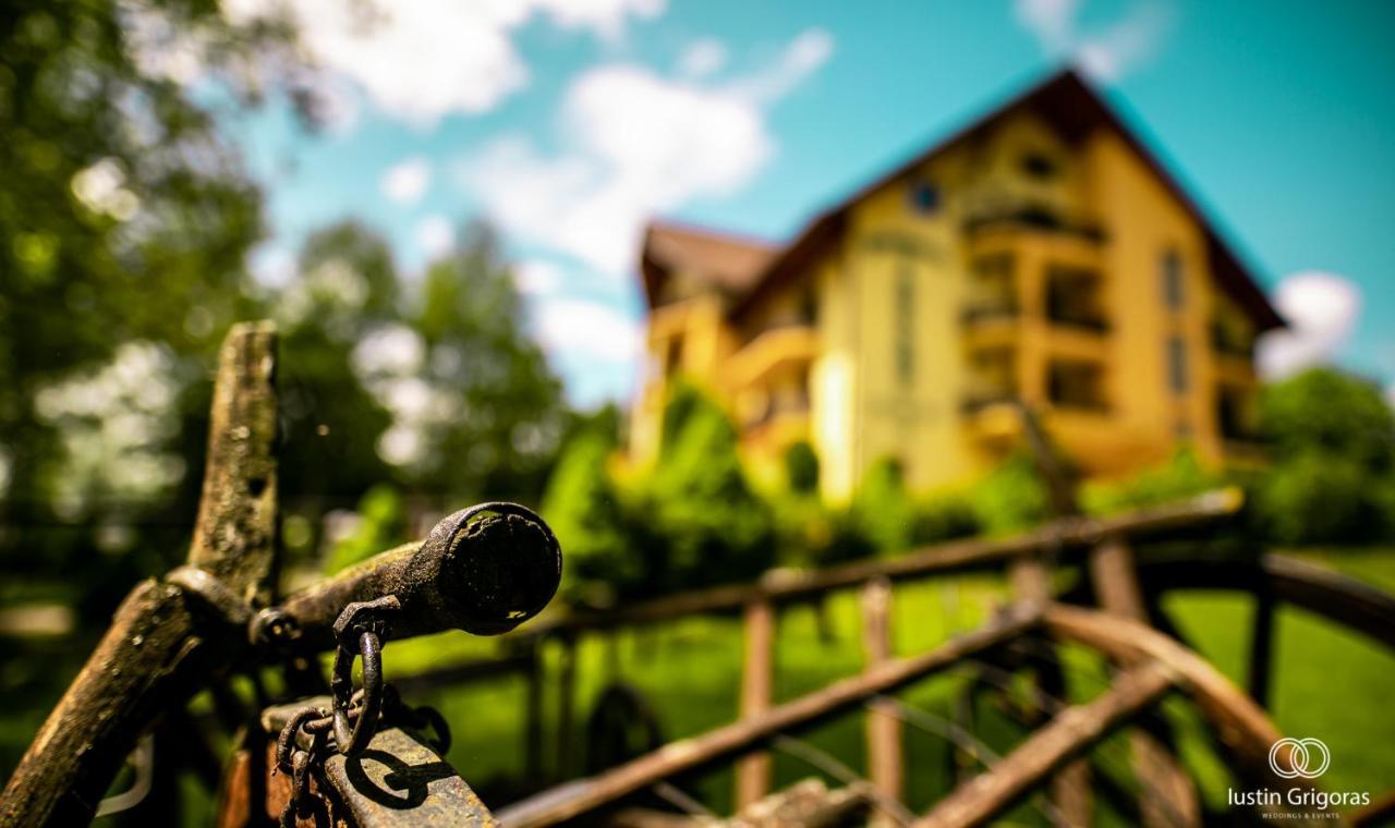 Pensiunea Vanatorul Vatra Dornei Buitenkant foto