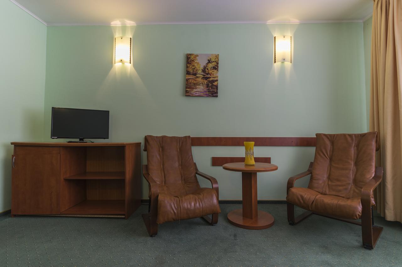 Pensiunea Vanatorul Vatra Dornei Buitenkant foto