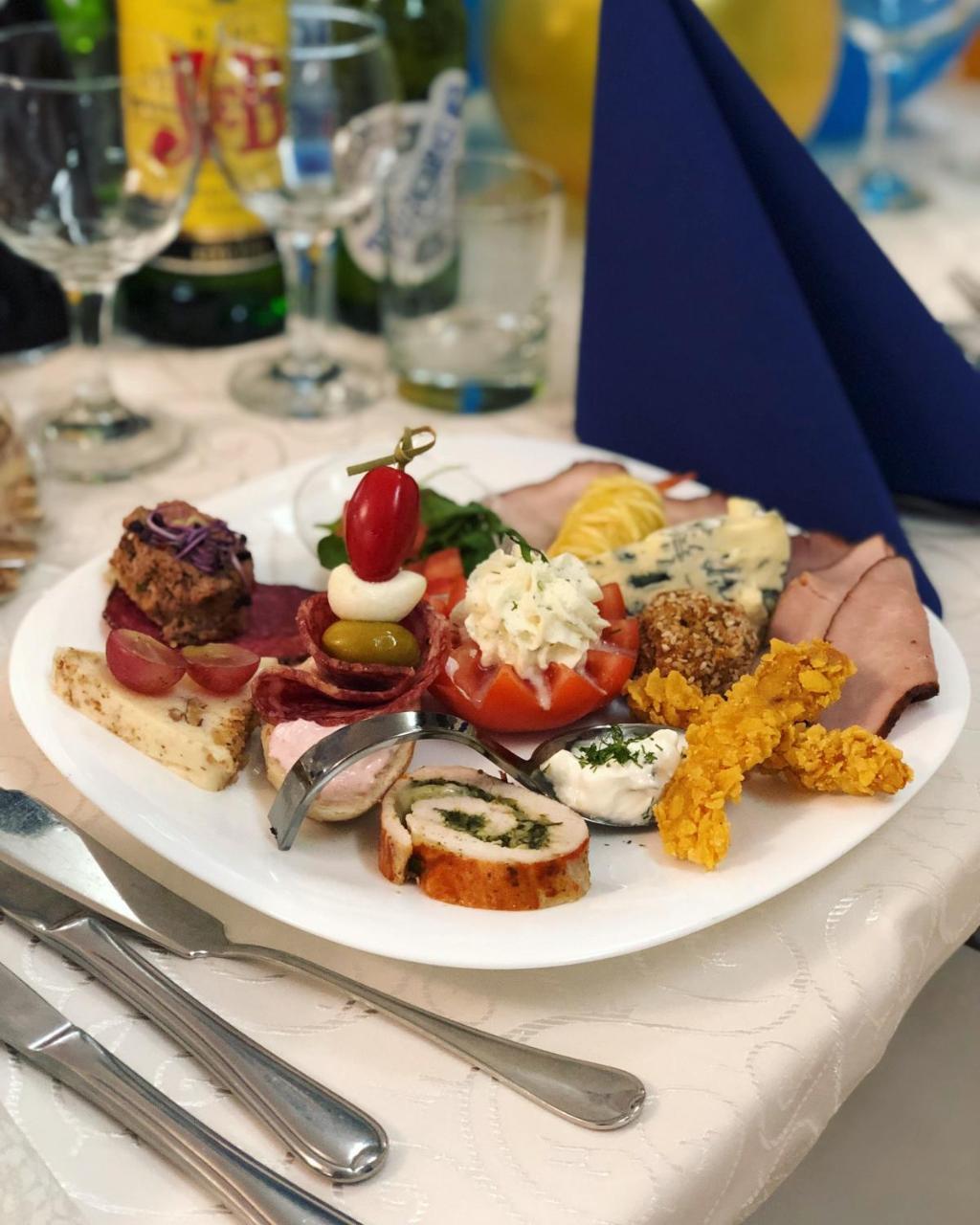 Pensiunea Vanatorul Vatra Dornei Buitenkant foto